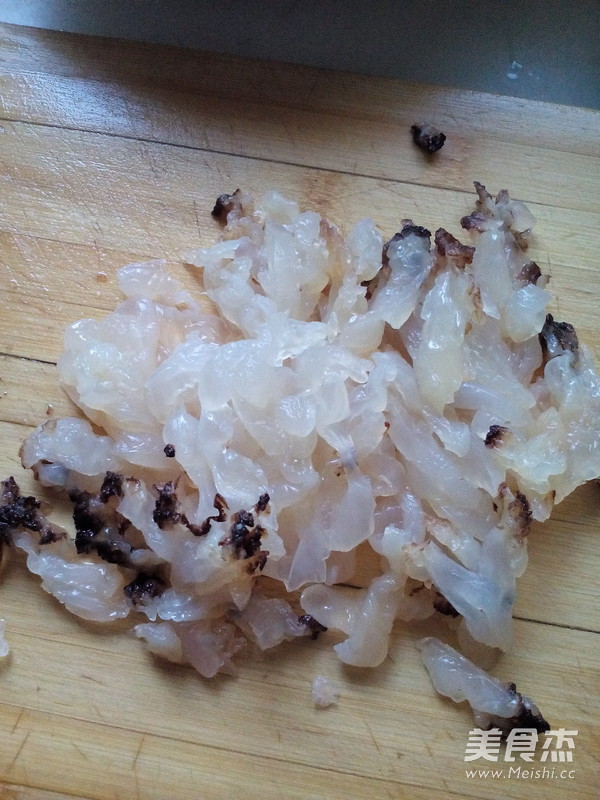 <a href=/shicai/shuichanpin/HaiZheTou/index.html target=_blank><u><a href=/shicai/shuichanpin/HaiZhe/index.html target=_blank><u>海蜇</u></a>头</u></a>拌白<a href=/shicai/shucai/CaiXin/index.html target=_blank><u>菜心</u></a>的做法