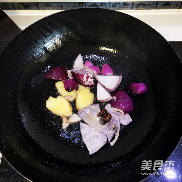 <a href=/shicai/shucai/XiHongShi/index.html target=_blank><u>西红柿</u></a>炖<a href=/shicai/rouqin/NiuNan/index.html target=_blank><u>牛腩</u></a>的做法