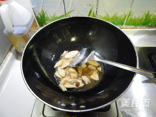 蚝油<a href=/shicai/shucai/XingBaoGu/index.html target=_blank><u><a href=/shicai/guopin/Xing/index.html target=_blank><u>杏</u></a>鲍菇</u></a>的做法