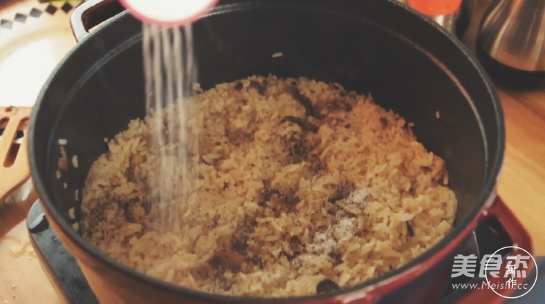 铸铁锅菌菇炊饭的做法