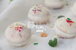 白<a href=/shicai/mimian/QiaoKeLi/index.html target=_blank><u>巧克力</u></a>蛋黄派