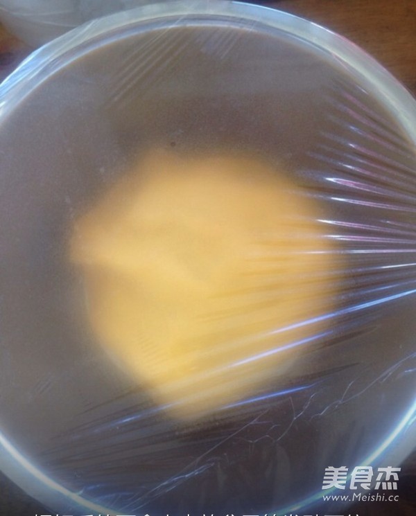 <a href=/shicai/shucai/NanGua/index.html target=_blank><u>南瓜</u></a>花卷的做法