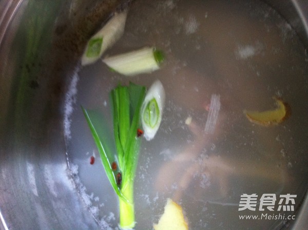 鸡丝<a href=/shicai/shucai/LuoBo/index.html target=_blank><u>萝卜</u></a>苗的做法