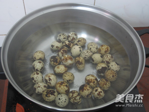 红烧<a href=/shicai/rouqin/AnChun/index.html target=_blank><u>鹌鹑</u></a>蛋的做法