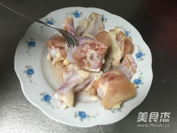 孜然<a href=/shicai/rouqin/JiTui/index.html target=_blank><u>鸡腿</u></a>的做法