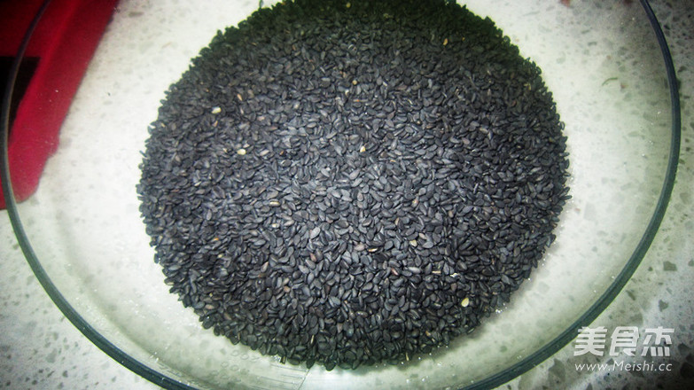 <a href=/shicai/guopin/HeiZhiMa/index.html target=_blank><u>黑<a href=/shicai/guopin/ZhiMa/index.html target=_blank><u>芝麻</u></a></u></a><a href=/shicai/guopin/HuaSheng/index.html target=_blank><u>花生</u></a>糖的做法