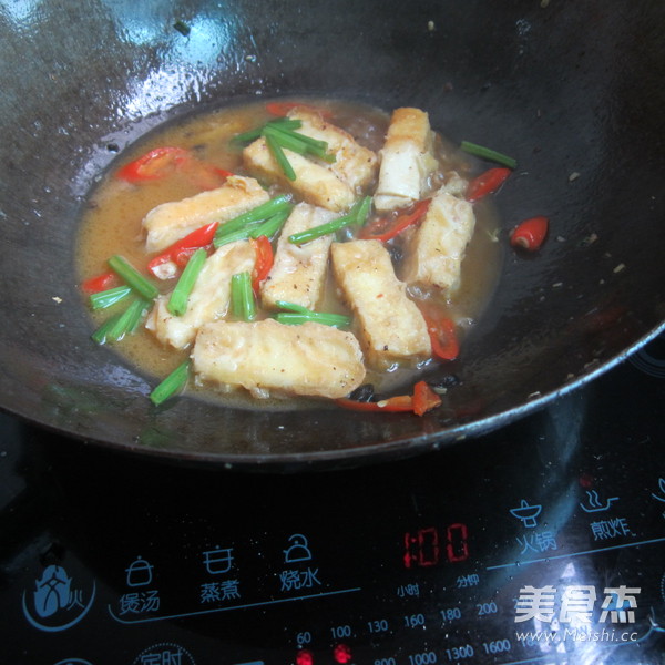 <a href=/shicai/mimian/HeiDou/index.html target=_blank><u>黑豆</u></a>豉煮<a href=/shicai/mimian/DouFu/index.html target=_blank><u>豆腐</u></a>的做法