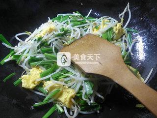 <a href=/shicai/shucai/JiuCai/index.html target=_blank><u>韭菜</u></a><a href=/shicai/rouqin/JiDan/index.html target=_blank><u>鸡蛋</u></a>炒绿<a href=/shicai/shucai/DouYa/index.html target=_blank><u>豆芽</u></a>