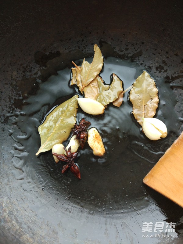 白<a href=/shicai/shucai/LuoBo/index.html target=_blank><u>萝卜</u></a>炖<a href=/shicai/rouqin/YangPai/index.html target=_blank><u>羊排</u></a>的做法