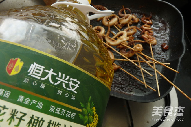 #恒大兴安#酱爆<a href=/shicai/shuichanpin/YouYu/index.html target=_blank><u>鱿鱼</u></a>须的做法