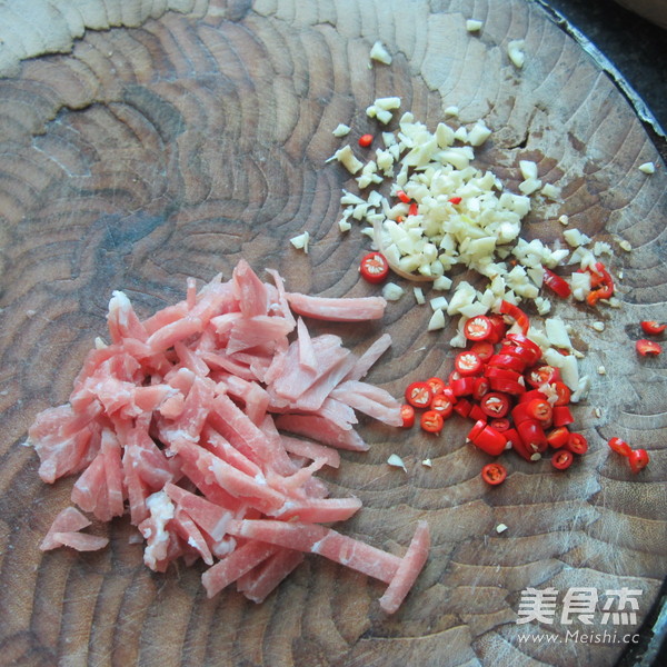 肉蒸<a href=/shicai/shucai/DouJiao/index.html target=_blank><u>豆角</u></a>的做法