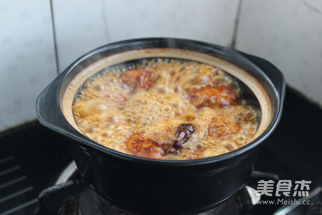 <a href=zt/hsszt target=_blank><u>红烧狮子头</u></a>的做法