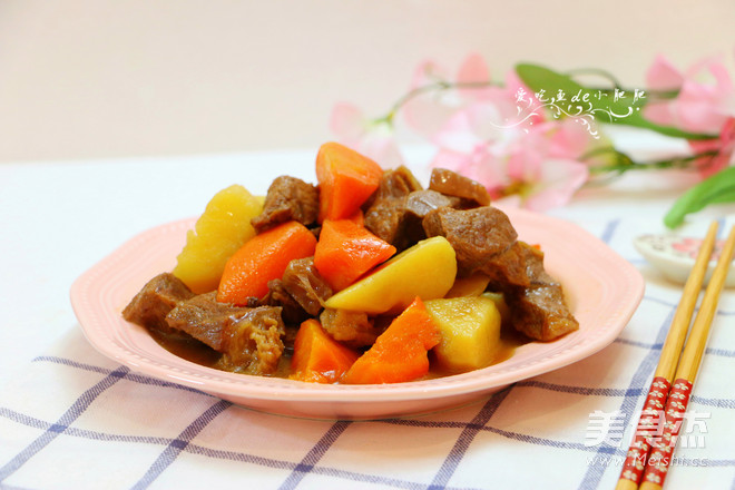 <a href=/shicai/shucai/HuLuoBo/index.html target=_blank><u>胡<a href=/shicai/shucai/LuoBo/index.html target=_blank><u>萝卜</u></a></u></a><a href=/shicai/shucai/TuDou/index.html target=_blank><u>土豆</u></a>炖<a href=/shicai/rouqin/NiuRou/index.html target=_blank><u>牛肉</u></a>的做法