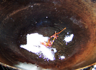 素菜荤吃的红烧<a href=/shicai/shucai/TuDou/index.html target=_blank><u>土豆</u></a>的做法步骤:4