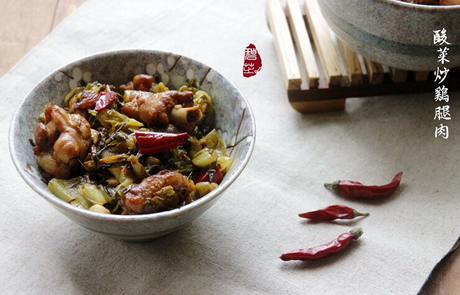 酸菜炒<a href=/shicai/rouqin/JiTui/index.html target=_blank><u>鸡腿</u></a>肉的做法