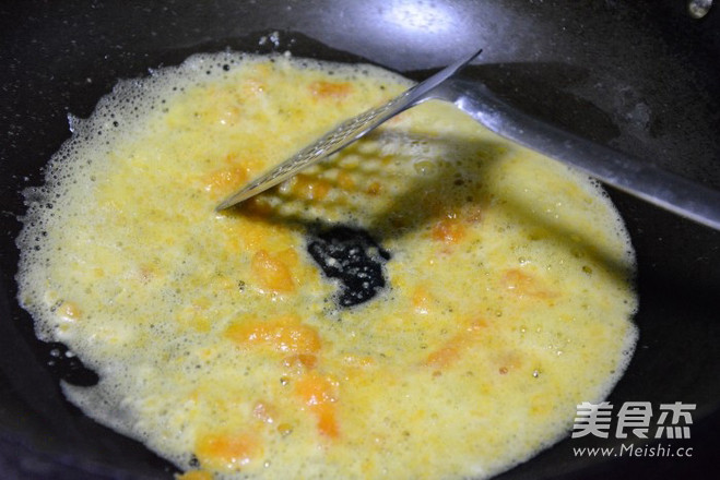 <a href=/shicai/shuichanpin/15533.html target=_blank><u>蟹黄</u></a><a href=/shicai/mimian/DouFu/index.html target=_blank><u>豆腐</u></a>家常做法的做法