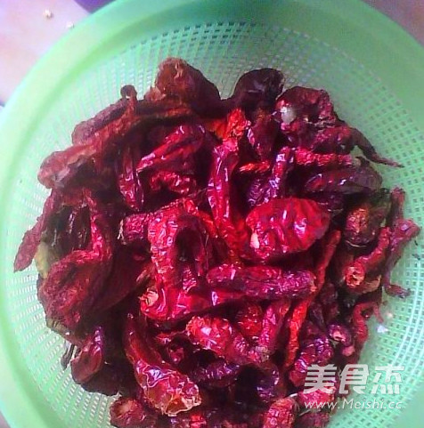 自制<a href=/shicai/shucai/LaJiao/index.html target=_blank><u>辣椒</u></a>粉的做法
