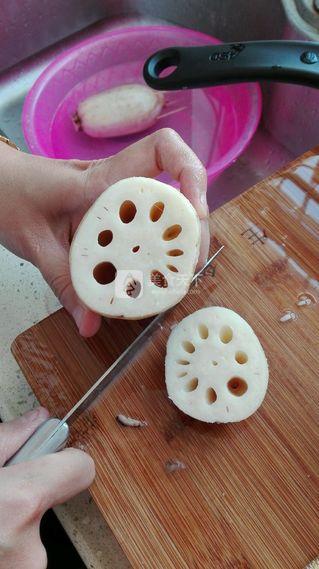 <a href=/shicai/shucai/GuiHua/index.html target=_blank><u>桂花</u></a>红<a href=/shicai/guopin/Zao/index.html target=_blank><u>枣</u></a><a href=/shicai/shucai/LianOu/index.html target=_blank><u>莲<a href=/shicai/shucai/Ou/index.html target=_blank><u>藕</u></a></u></a>