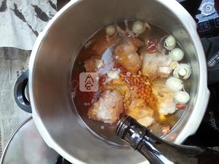 <a href=/shicai/shucai/LianOu/index.html target=_blank><u>莲<a href=/shicai/shucai/Ou/index.html target=_blank><u>藕</u></a></u></a>炖猪手