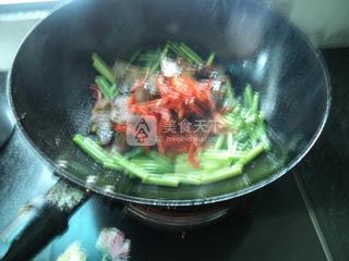 <a href=/shicai/rouqin/LaRou/index.html target=_blank><u>腊肉</u></a>腊肠炒蒜苔