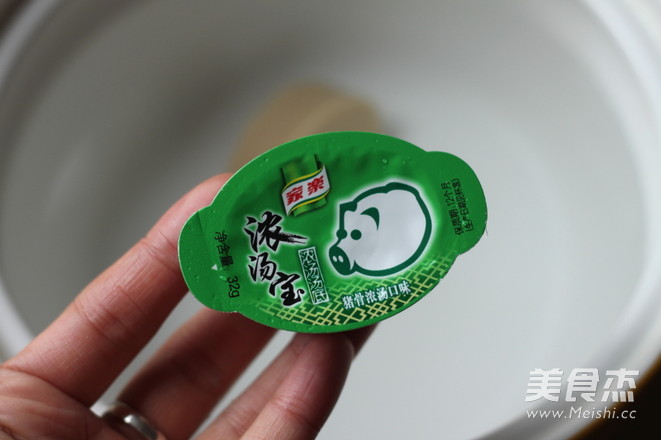 猪骨浓汤丸子火锅的做法