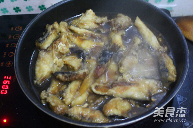 <a href=/shicai/guopin/ZhiMa/index.html target=_blank><u>芝麻</u></a>五香鱼块的做法