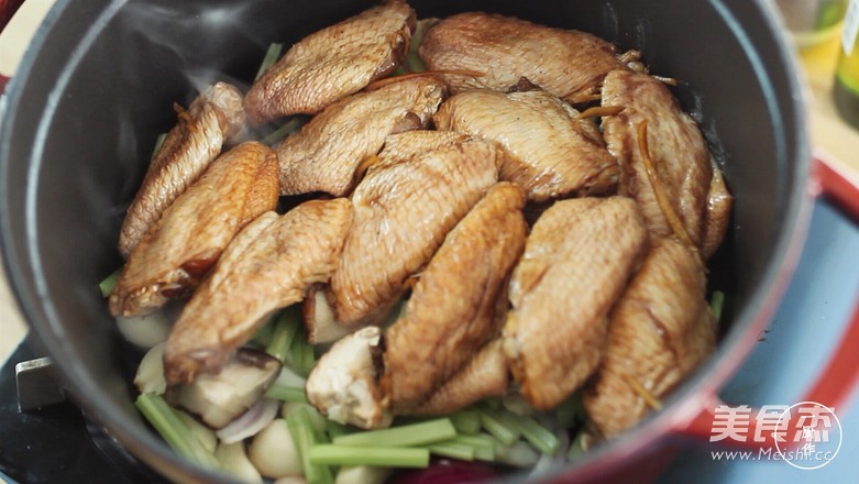 SPA<a href=/shicai/rouqin/JiChi/index.html target=_blank><u>鸡翅</u></a>的做法