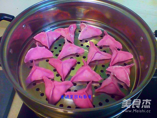 <a href=/shicai/shucai/ZiShu/index.html target=_blank><u>紫薯</u></a>蒸饺的做法