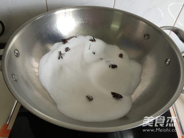 盐焗<a href=/shicai/rouqin/JiTui/index.html target=_blank><u>鸡腿</u></a>的做法