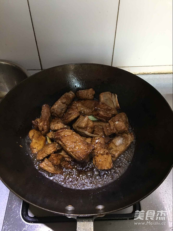 炖<a href=/shicai/rouqin/PaiGu/index.html target=_blank><u>排骨</u></a>的做法