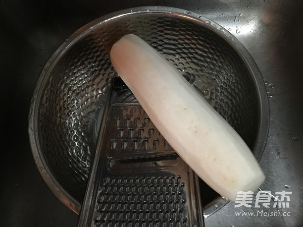 <a href=/shicai/shucai/LuoBo/index.html target=_blank><u>萝卜</u></a>丝团子的做法