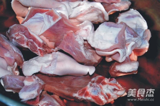 红烧<a href=/shicai/rouqin/YangRou/index.html target=_blank><u>羊肉</u></a>的做法