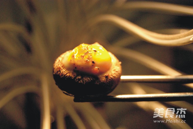 <a href=/shicai/rouqin/AnChun/index.html target=_blank><u>鹌鹑</u></a>蛋烤磨菇的做法