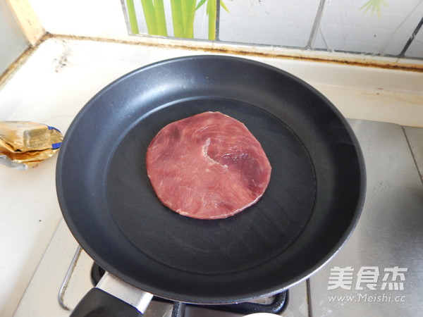 黑椒<a href=/shicai/rouqin/NiuPai/index.html target=_blank><u>牛排</u></a>的做法