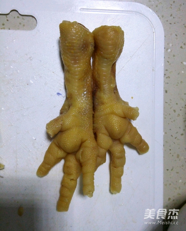 红烧无骨<a href=/shicai/rouqin/JiZha/index.html target=_blank><u>鸡爪</u></a>(含脱骨法)的做法