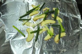 锡纸盐焗鸡<a href=/shicai/rouqin/ChiJian/index.html target=_blank><u>翅尖</u></a>