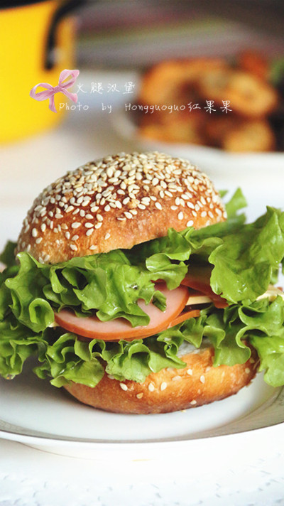 <a href=/shicai/rouqin/HuoTui/index.html target=_blank><u>火腿</u></a>汉堡的做法
