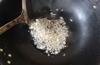 蒜蓉<a href=/shicai/mimian/FenSi/index.html target=_blank><u>粉丝</u></a>蒸虾