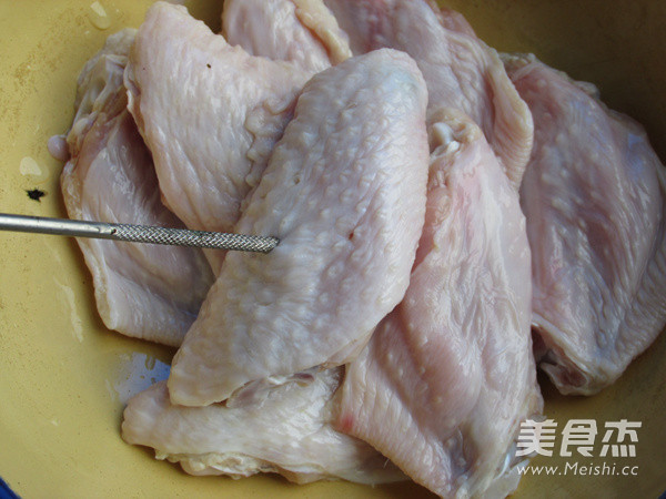 #圣诞节#蜜汁奥尔良烤<a href=/shicai/rouqin/JiChi/index.html target=_blank><u>鸡翅</u></a>的做法