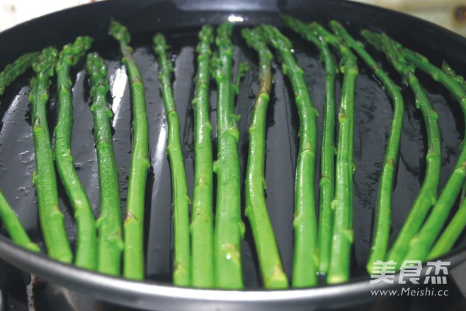 <a href=/shicai/rouqin/AnChun/index.html target=_blank><u>鹌鹑</u></a>蛋烤磨菇的做法