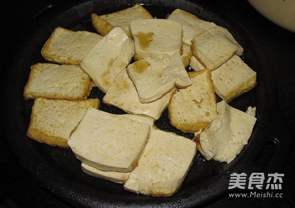 锅巴<a href=/shicai/mimian/DouFu/index.html target=_blank><u>豆腐</u></a>的做法