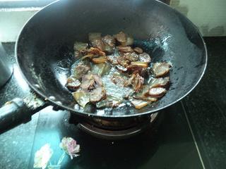 <a href=/shicai/rouqin/LaRou/index.html target=_blank><u>腊肉</u></a>腊肠炒蒜苔