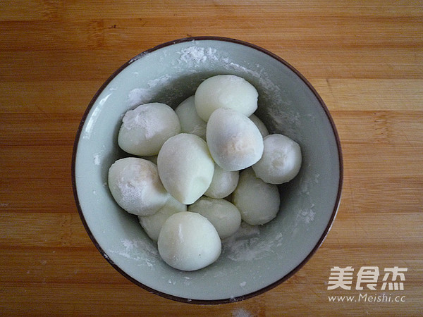 <a href=/shicai/shucai/XiangGu/index.html target=_blank><u>香菇</u></a>冻<a href=/shicai/mimian/DouFu/index.html target=_blank><u>豆腐</u></a>烧<a href=/shicai/rouqin/AnChun/index.html target=_blank><u>鹌鹑</u></a>蛋的做法