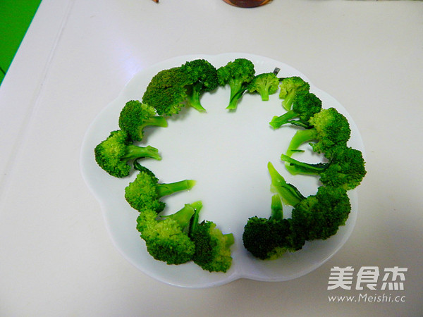 蚝油<a href=/shicai/shucai/XingBaoGu/index.html target=_blank><u><a href=/shicai/guopin/Xing/index.html target=_blank><u>杏</u></a>鲍菇</u></a>的做法