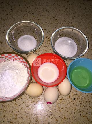 <a href=/shicai/guopin/CaoMei/index.html target=_blank><u>草莓</u></a>夏洛特