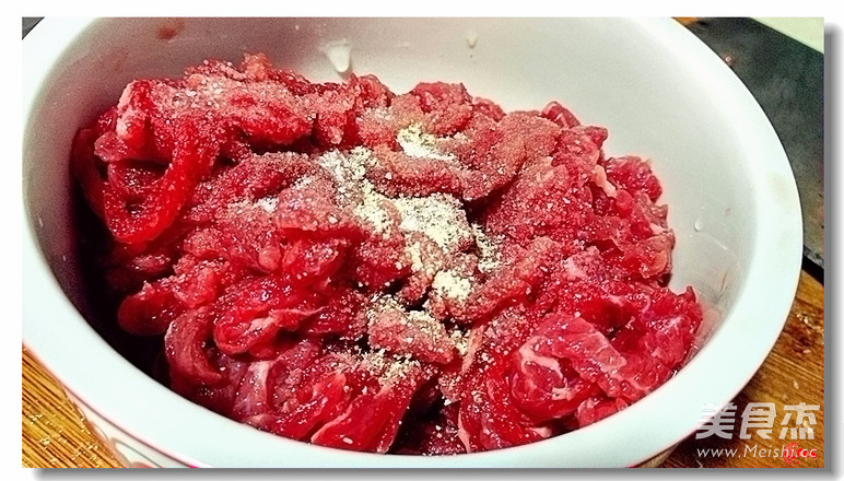 麻辣<a href=/shicai/rouqin/NiuRou/index.html target=_blank><u>牛肉</u></a>丝的做法