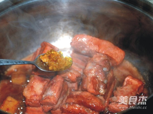 <a href=/shicai/shucai/GuiHua/index.html target=_blank><u>桂花</u></a>酱汁肉的做法