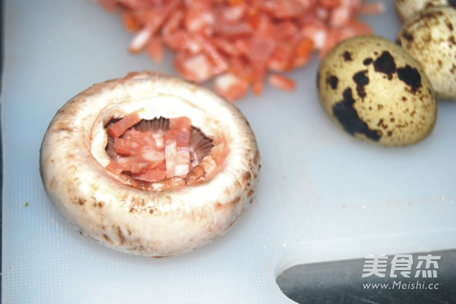 <a href=/shicai/rouqin/AnChun/index.html target=_blank><u>鹌鹑</u></a>蛋烤磨菇的做法