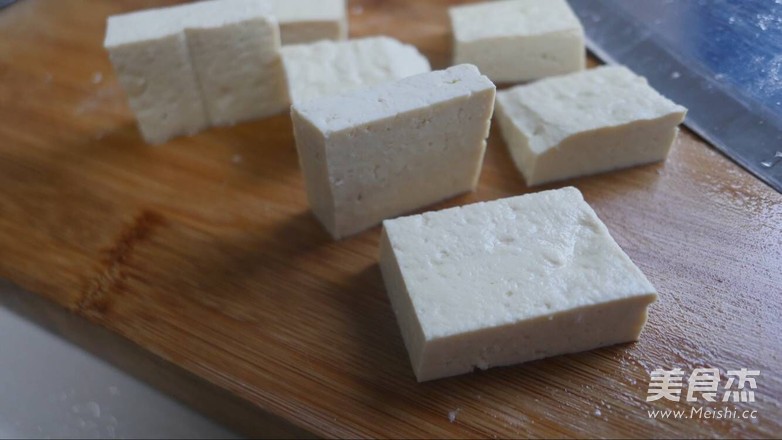 <a href=/shicai/mimian/DouFu/index.html target=_blank><u>豆腐</u></a>塞肉的做法