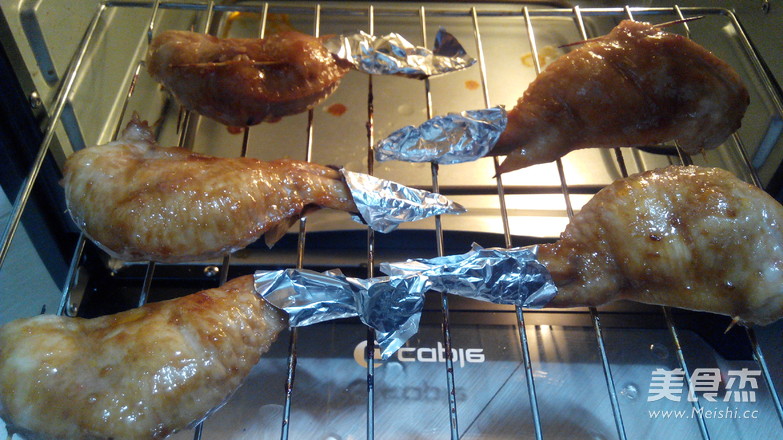 #感恩节# <a href=/shicai/rouqin/JiChi/index.html target=_blank><u>鸡翅</u></a>包饭的做法